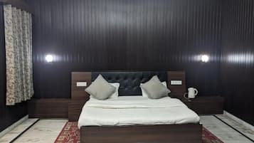 Deluxe Double Room, City View | Desk, free WiFi