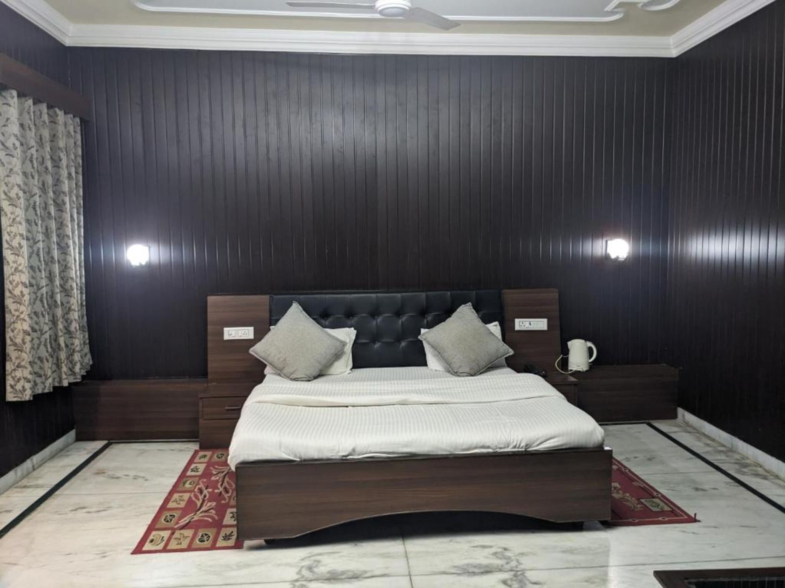 Phòng đôi Deluxe, quang cảnh thành phố | Bàn, truy cập Internet không dây miễn phí 