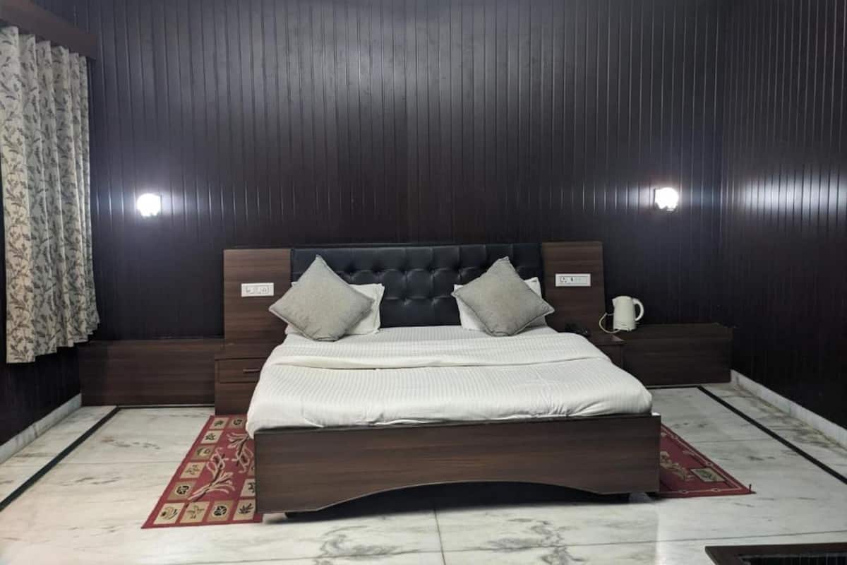 Phòng đôi Deluxe, quang cảnh thành phố | Bàn, truy cập Internet không dây miễn phí