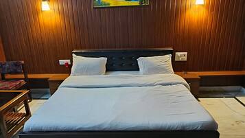 Executive Double Room, City View | Desk, free WiFi