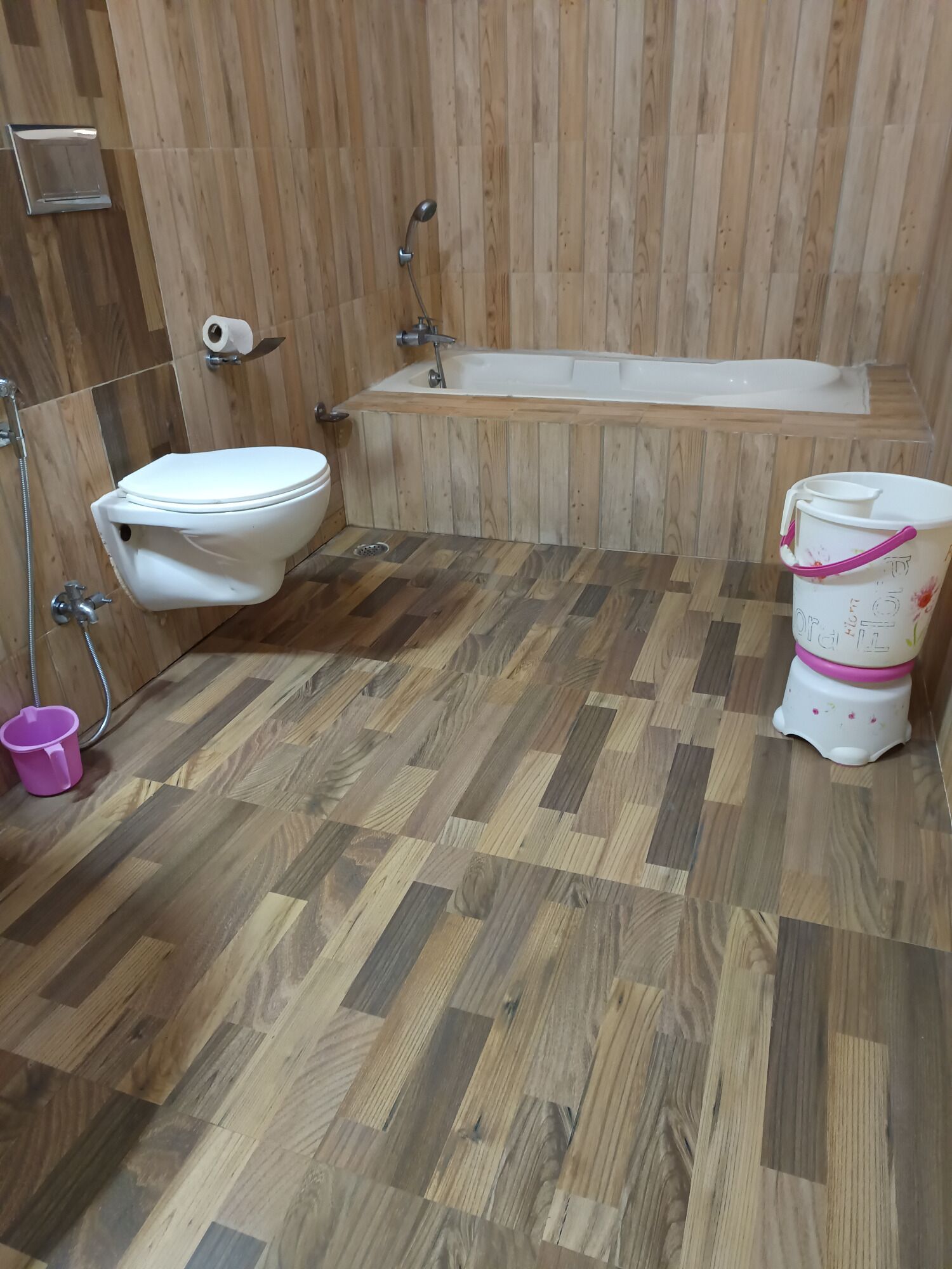 Premium Double Room, City View | Bathroom | Shower, free toiletries, towels