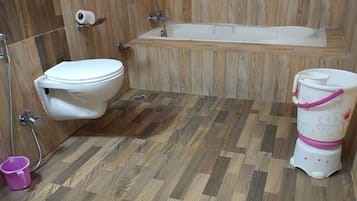 Premium Double Room, City View | Bathroom | Shower, free toiletries, towels