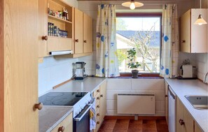 Fridge, stovetop, dishwasher, coffee/tea maker - Stunning home in Hundested with WiFi (Hundested)