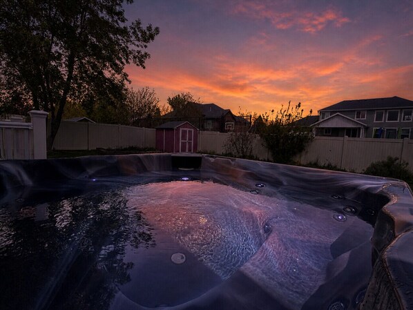 Outdoor spa tub