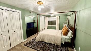 2 bedrooms, desk, iron/ironing board, travel cot