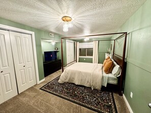 2 bedrooms, desk, iron/ironing board, travel crib
