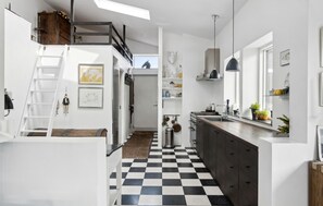 Fridge, oven, stovetop, dishwasher - 5 bedroom nice home in Kirke Hyllinge (Kirke Hyllinge)