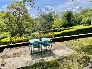 Outdoor dining - Vrbo Property (Le Bez)