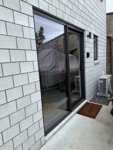 Room-walktotown, Self-contained Studio