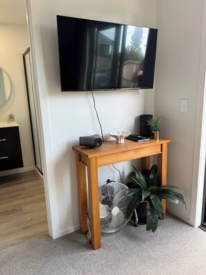 Room, 1 Bedroom, Patio | Interior