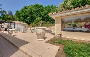 Terrace/patio - Charmant Studio avec piscine (Saint-Antoine-de-Breui)