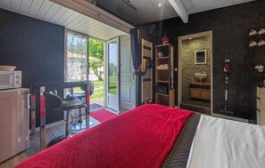 Free WiFi - Charmant Studio avec piscine (Saint-Antoine-de-Breui)