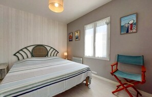 Iron/ironing board - 3 bedroom beautiful home in La Tremblade (La Tremblade)