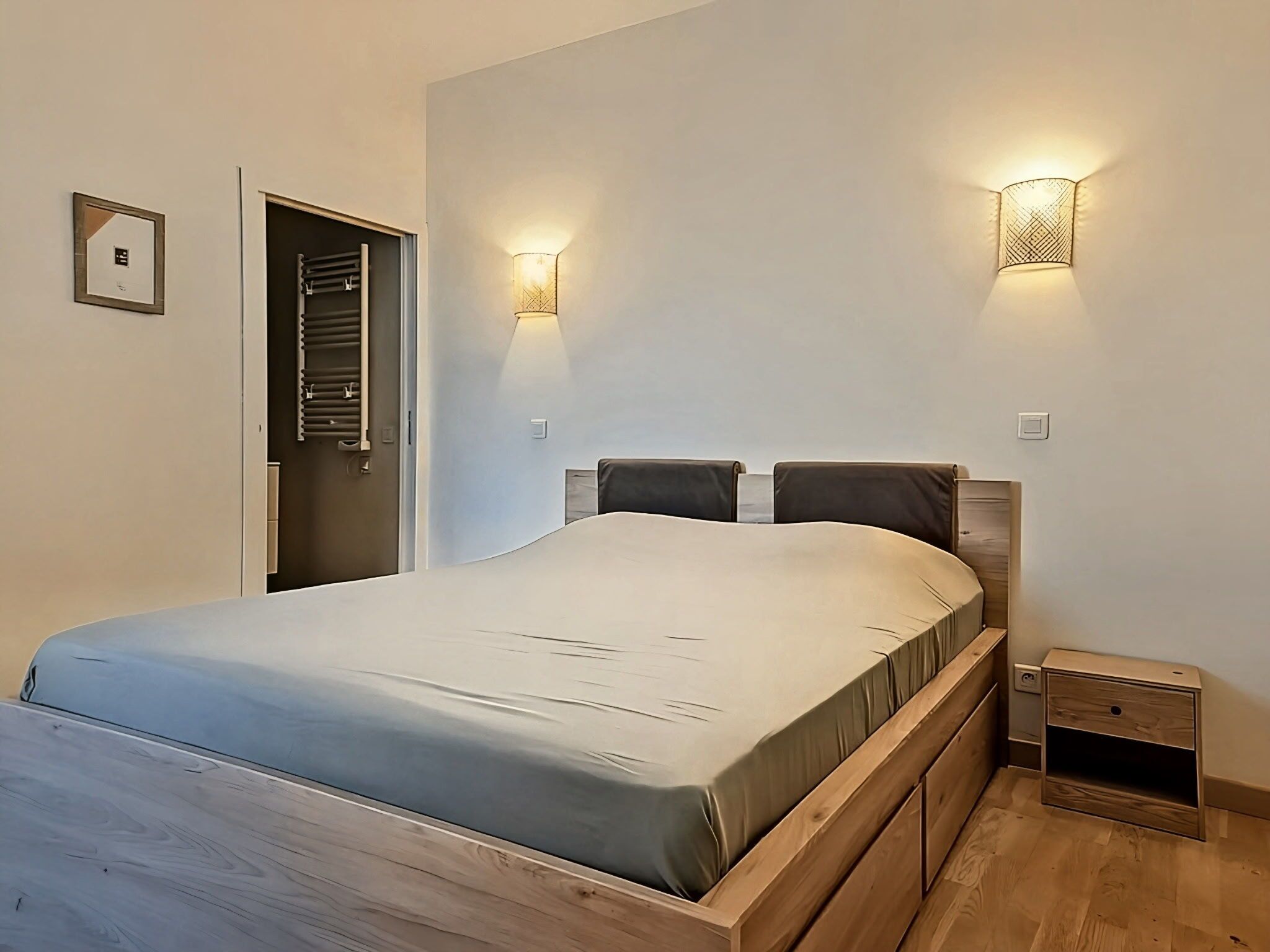 Iron/ironing board, WiFi, bed sheets