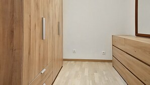 A room with wooden wardrobe, a mirror, and a wooden dresser. - Beautiful sea view apartment, hyper center Ajaccio (Ajaccio)