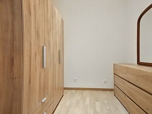 A room with wooden wardrobe, a mirror, and a wooden dresser. - Beautiful sea view apartment, hyper center Ajaccio (Ajaccio)