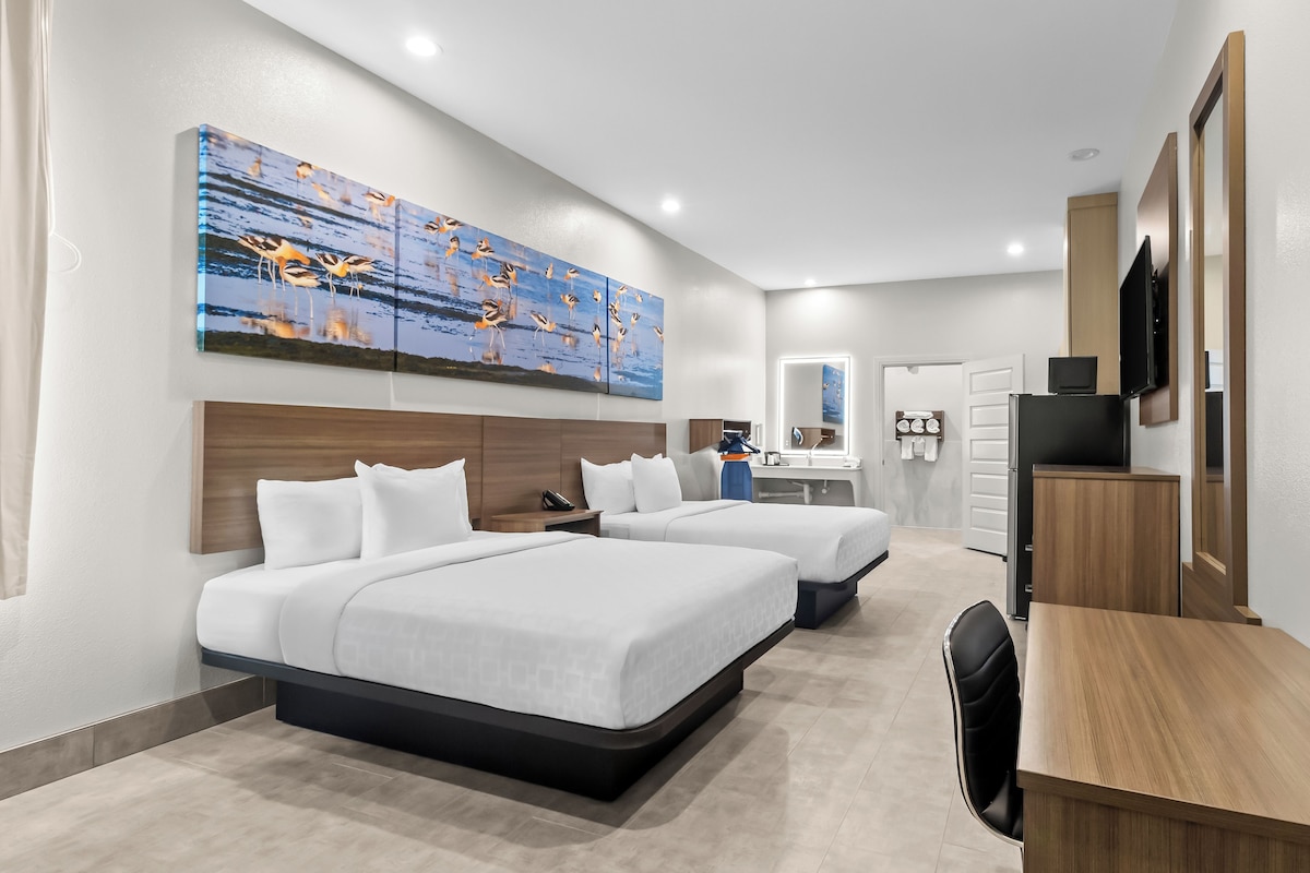 Chambre, 2 grands lits, accessible aux personnes à mobilité réduite, non-fumeur | Literie de qualité, espace de travail pour ordinateurs portables