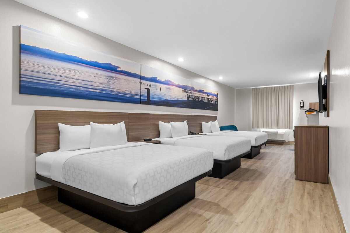 Standard Room, Multiple Beds, Non Smoking | Premium bedding, laptop workspace, blackout drapes, soundproofing