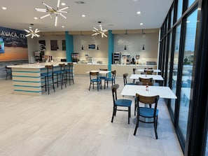 Breakfast for a fee - Clarion Pointe Port Lavaca (Port Lavaca)