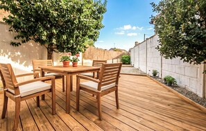 Outdoor dining - Agréable jardin et terrasse (SOURDEVAL)