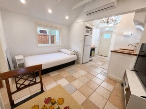 Iron/ironing board, free WiFi, bed sheets
