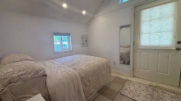 Iron/ironing board, free WiFi, bed sheets