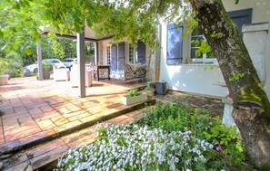 Terrace/patio - Gorgeous home in St Marcel d' Ardèche (St Marcel d' Ardèche)