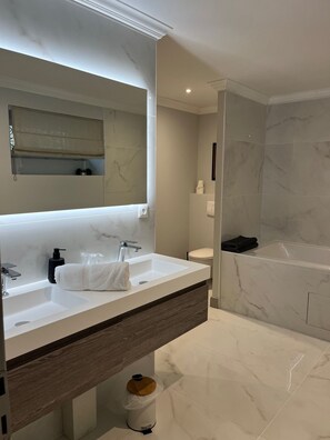 Luxury Double Room, Park View | Bathroom - Demeure de Charme Préfonds (Presly)