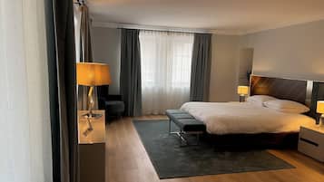 Luxury Double Room, Park View | Blackout drapes, soundproofing, iron/ironing board, free WiFi