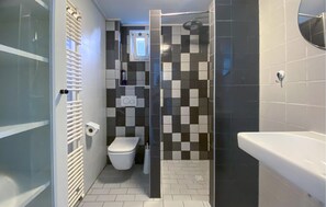 Shower - 3 bedroom awesome home in Oudesluis (Oudesluis)