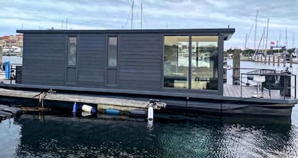 2 bedroom amazing ship in Wolphaartsdijk