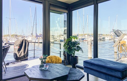 2 bedroom amazing ship in Wolphaartsdijk