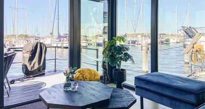2 bedroom amazing ship in Wolphaartsdijk