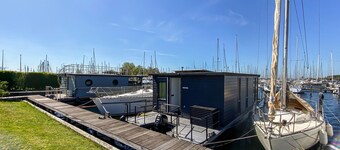 Amazing ship in Wolphaartsdijk with house sea view
