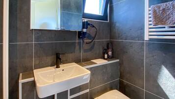 Een douche, een haardroger