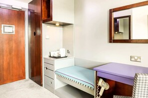 Bathroom - Standard Triple Room (Sheffield)