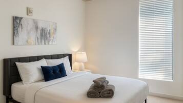 2 bedrooms, desk, iron/ironing board, WiFi