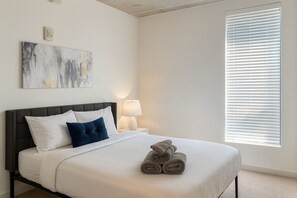 2 bedrooms, desk, iron/ironing board, WiFi - Upscale 2BR Apt | Rooftop Deck + Fitness U14 (Birmingham)