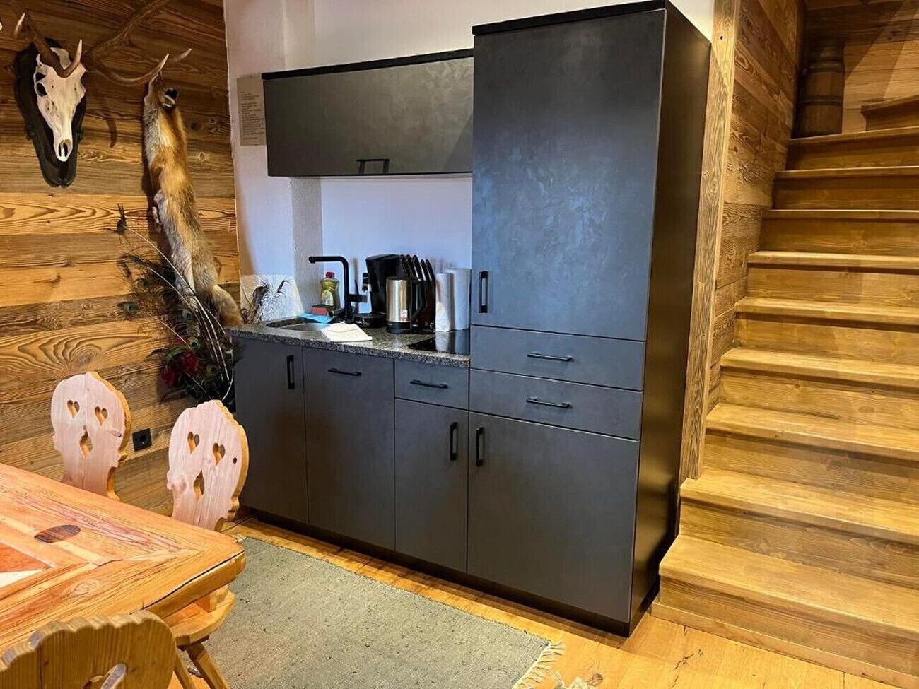 Refrigerador, lavavajillas, cafetera y tetera y tetera eléctrica 