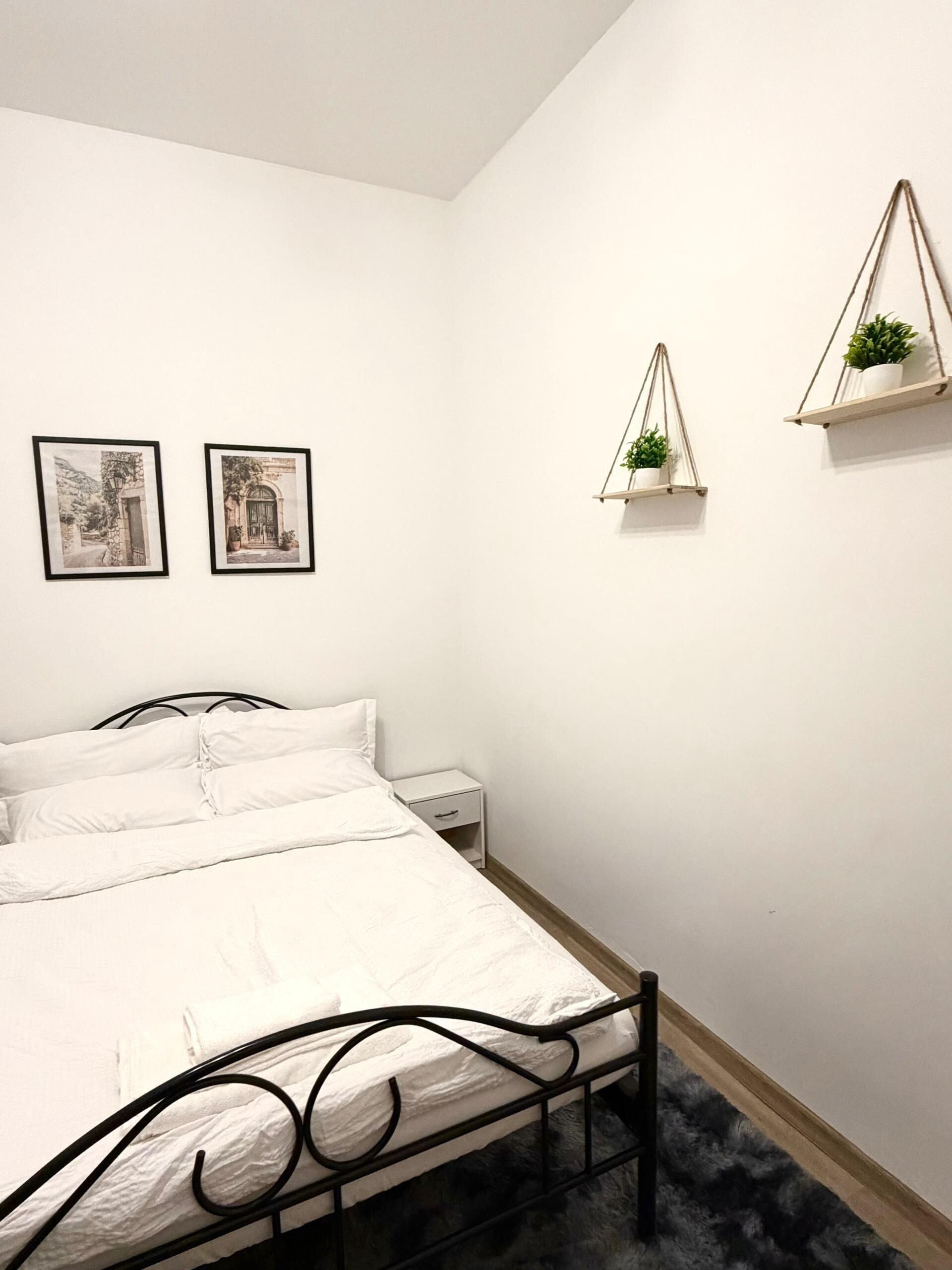 WiFi, bed sheets