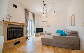 TV - 2 bedroom awesome apartment in Kotor (Kotor)