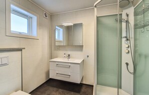 Shower - 3 bedroom nice home in Sandeid (Sandeid)