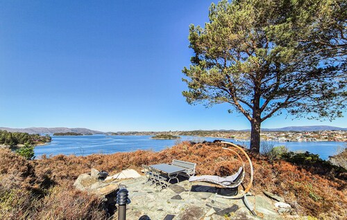 Amazing home in Hjellestad with house sea view