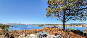 Amazing home in Hjellestad with house sea view