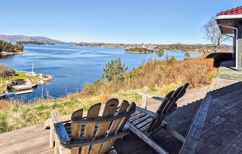 Amazing home in Hjellestad with house sea view