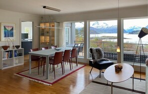 Dining - Stunning home in ålesund with house sea view (Ålesund)