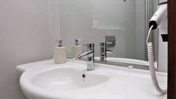 Savon, shampoing, papier toilette