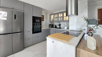 Fridge, microwave, oven, stovetop