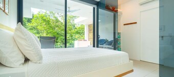 Modern gated villa in Ojochal with mountain views. Sleeps 8 with 3 bedrooms and 6 beds. Enjoy two infinity pools, modern design, A/C in all rooms, and total privacy surrounded by nature.