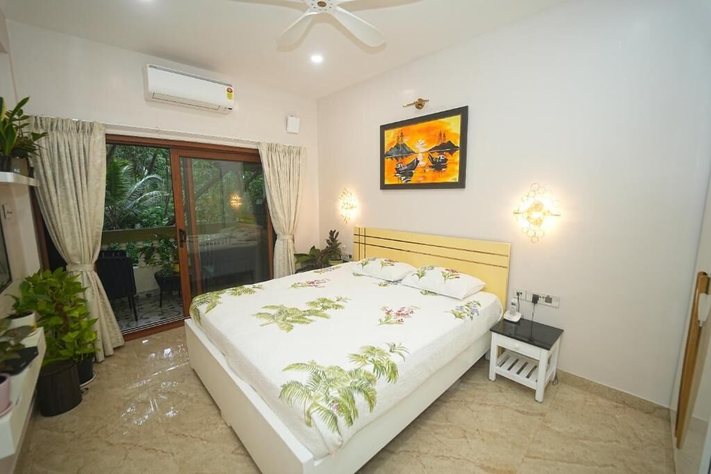 In-room safe, soundproofing, iron/ironing board, free WiFi
